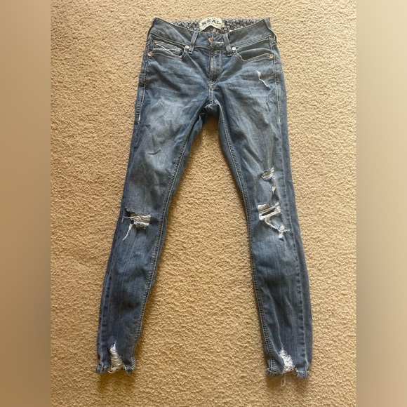 Women’s Ariat Mid-Rise Distressed Skinny Jeans - Picture 1 of 4